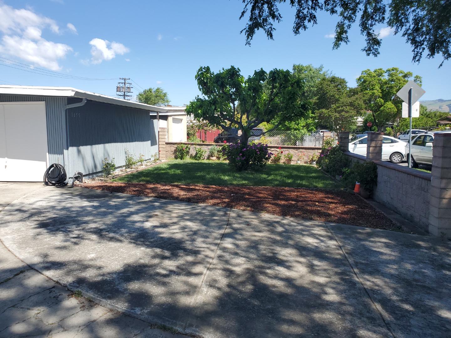 Detail Gallery Image 3 of 25 For 1655 Marsh St, San Jose,  CA 95122 - 3 Beds | 2 Baths