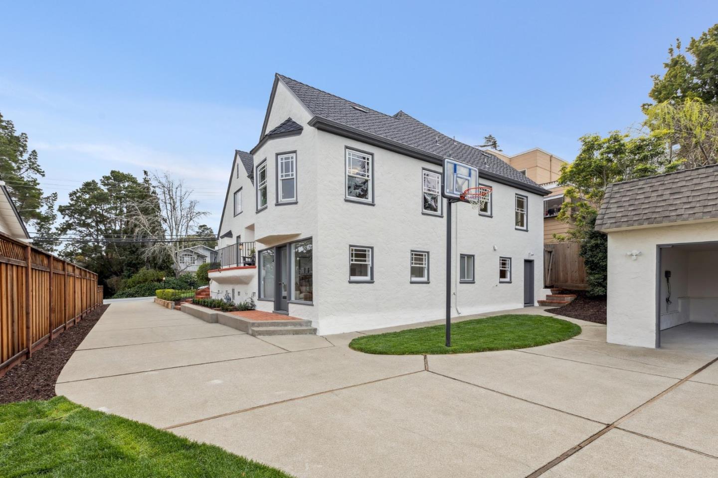 Detail Gallery Image 100 of 101 For 2900 Hillside Dr, Burlingame,  CA 94010 - 5 Beds | 3 Baths