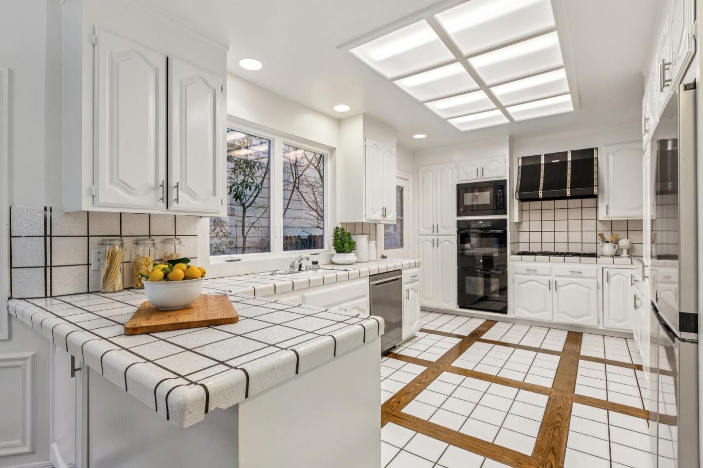 Detail Gallery Image 35 of 101 For 2900 Hillside Dr, Burlingame,  CA 94010 - 5 Beds | 3 Baths