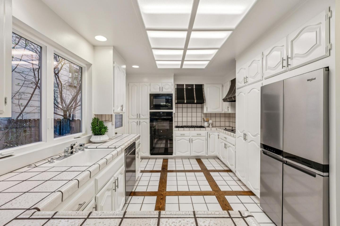 Detail Gallery Image 36 of 101 For 2900 Hillside Dr, Burlingame,  CA 94010 - 5 Beds | 3 Baths