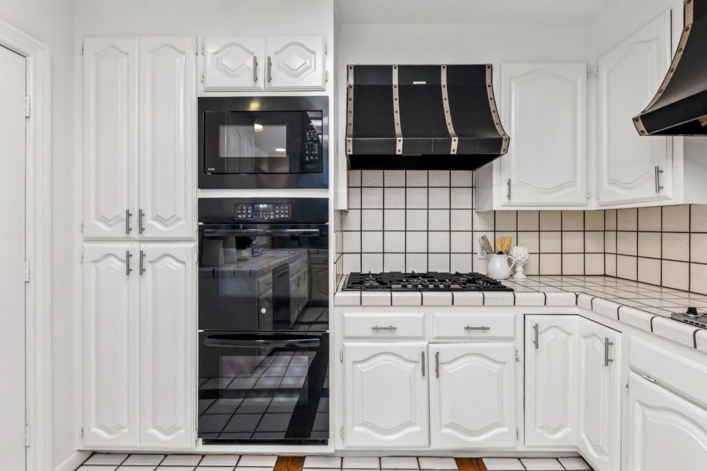 Detail Gallery Image 39 of 101 For 2900 Hillside Dr, Burlingame,  CA 94010 - 5 Beds | 3 Baths