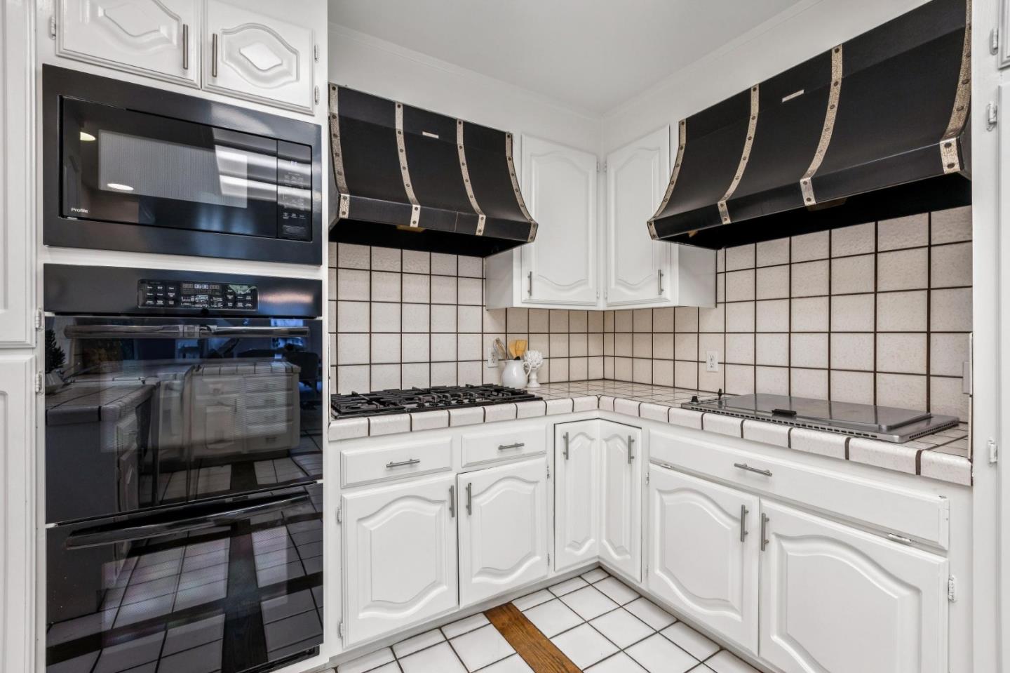 Detail Gallery Image 40 of 101 For 2900 Hillside Dr, Burlingame,  CA 94010 - 5 Beds | 3 Baths