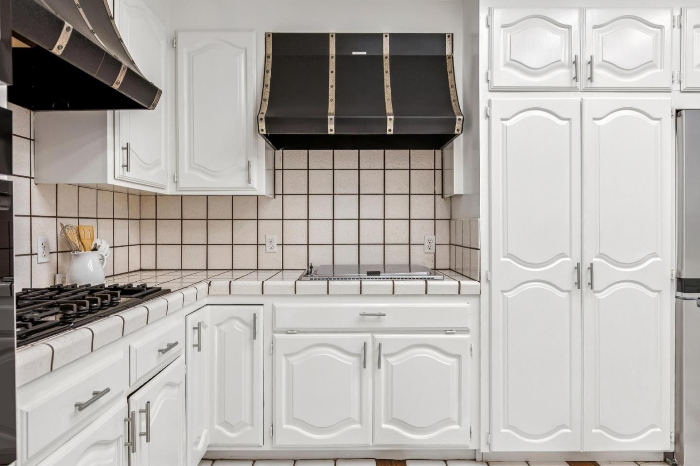 Detail Gallery Image 43 of 101 For 2900 Hillside Dr, Burlingame,  CA 94010 - 5 Beds | 3 Baths