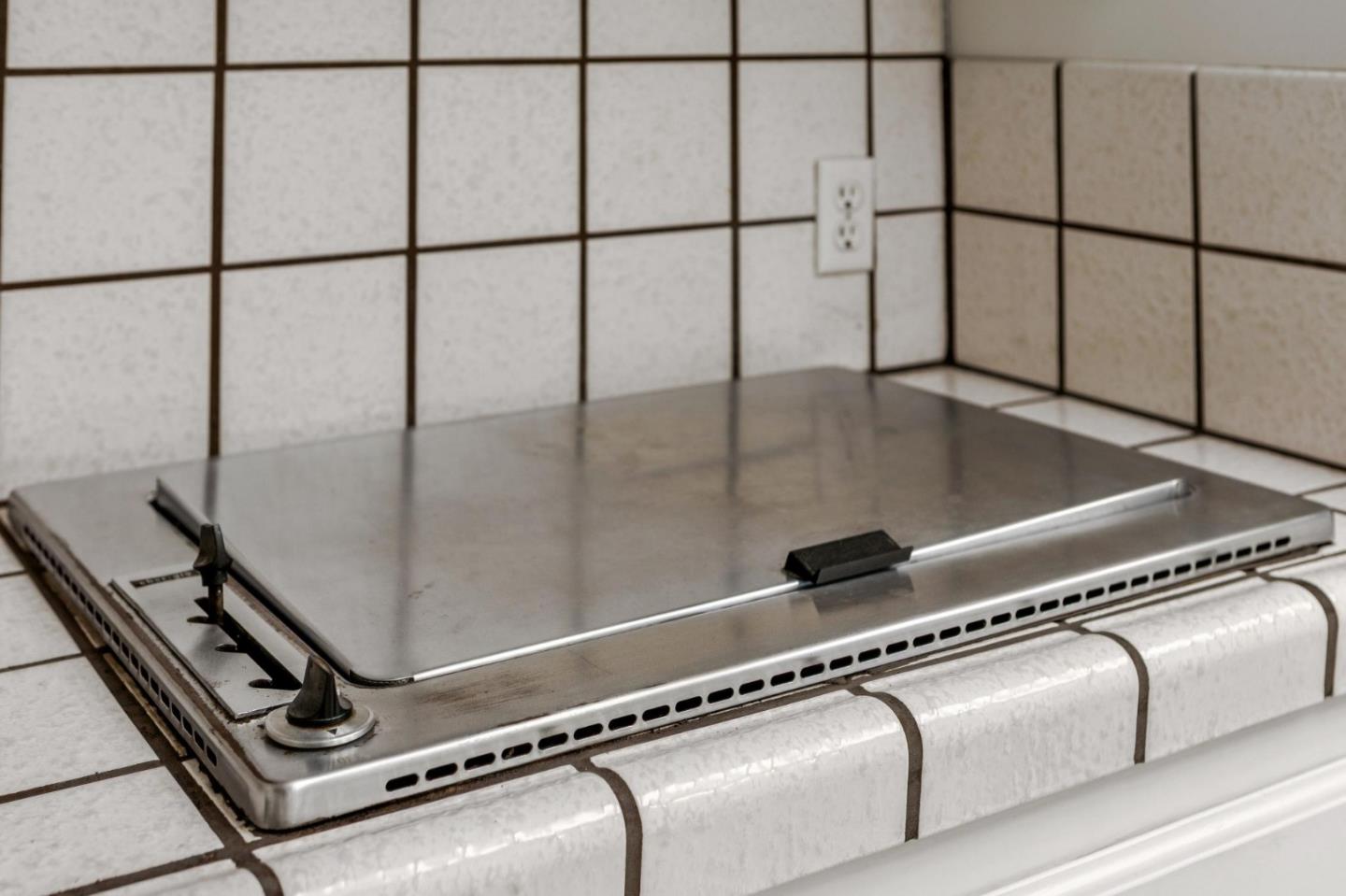 Detail Gallery Image 44 of 101 For 2900 Hillside Dr, Burlingame,  CA 94010 - 5 Beds | 3 Baths