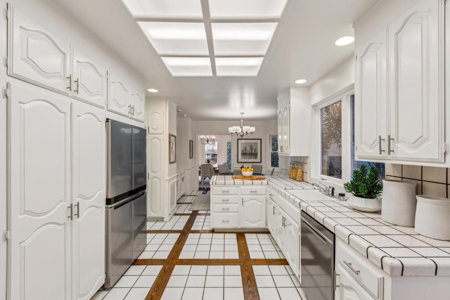 Detail Gallery Image 46 of 101 For 2900 Hillside Dr, Burlingame,  CA 94010 - 5 Beds | 3 Baths