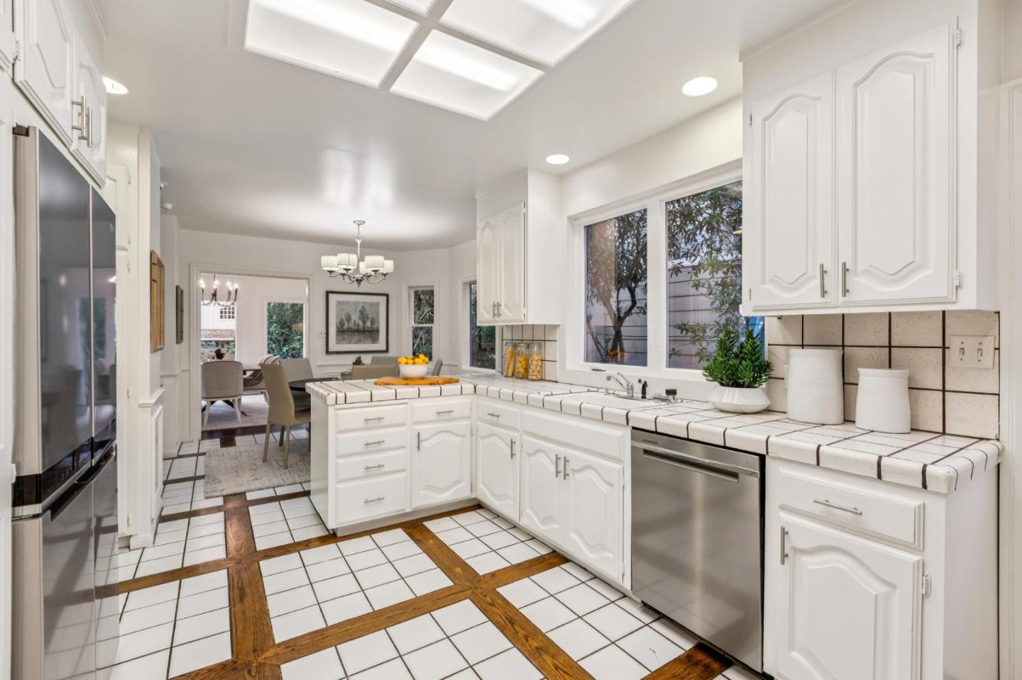 Detail Gallery Image 47 of 101 For 2900 Hillside Dr, Burlingame,  CA 94010 - 5 Beds | 3 Baths