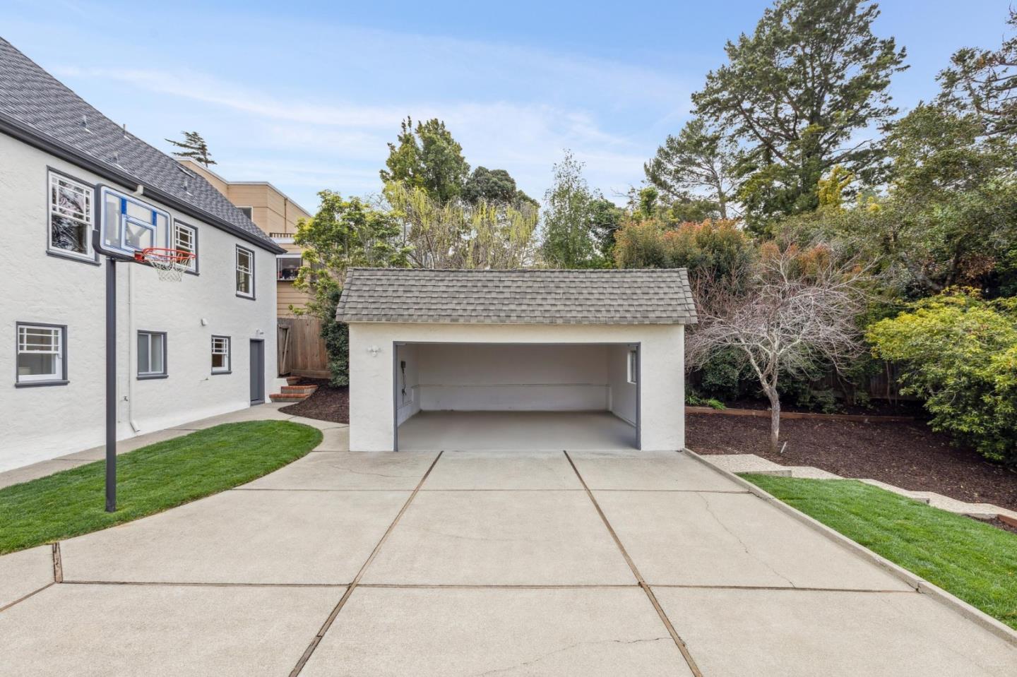 Detail Gallery Image 94 of 101 For 2900 Hillside Dr, Burlingame,  CA 94010 - 5 Beds | 3 Baths