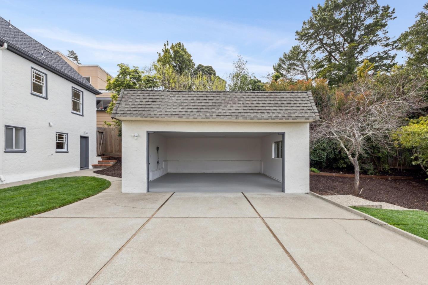 Detail Gallery Image 95 of 101 For 2900 Hillside Dr, Burlingame,  CA 94010 - 5 Beds | 3 Baths