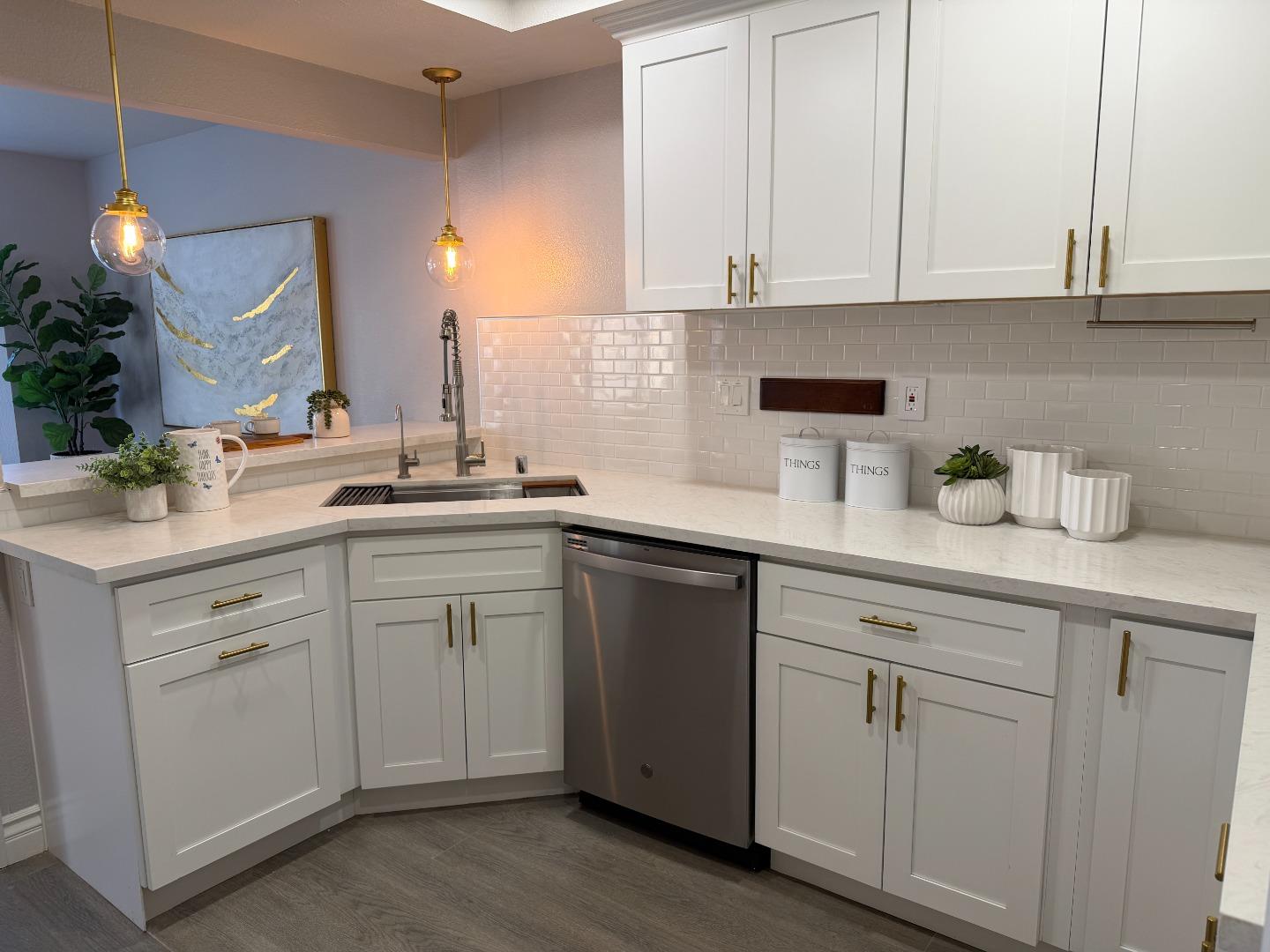 Detail Gallery Image 5 of 25 For 3754 Bobwhite Ter, Fremont,  CA 94555 - 2 Beds | 2/1 Baths