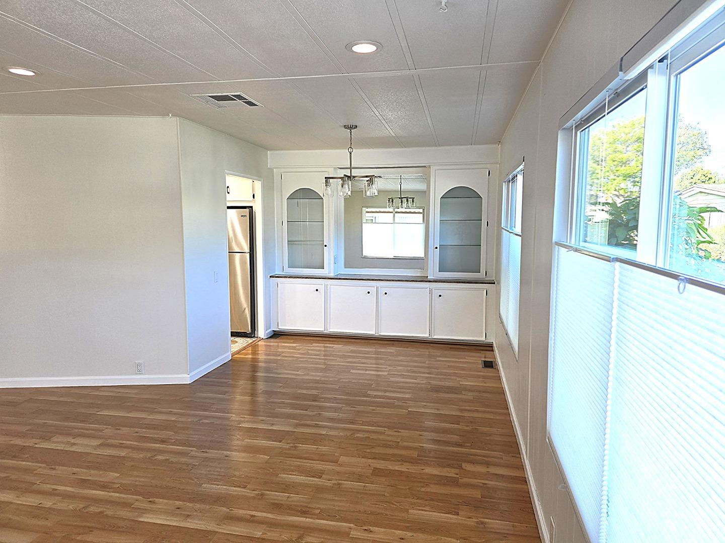 Detail Gallery Image 5 of 37 For 559 Mountain Home Dr #559,  San Jose,  CA 95136 - 3 Beds | 2 Baths