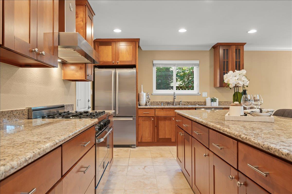 Detail Gallery Image 8 of 26 For 258 Howes Dr, Los Gatos,  CA 95032 - 3 Beds | 2 Baths