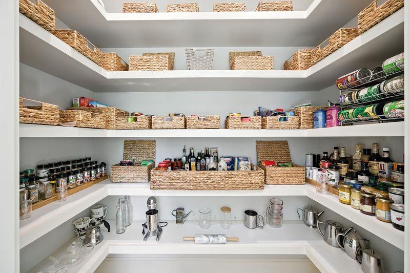 Detail Gallery Image 22 of 93 For 830 Bromfield Rd, San Mateo,  CA 94402 - 4 Beds | 4/2 Baths