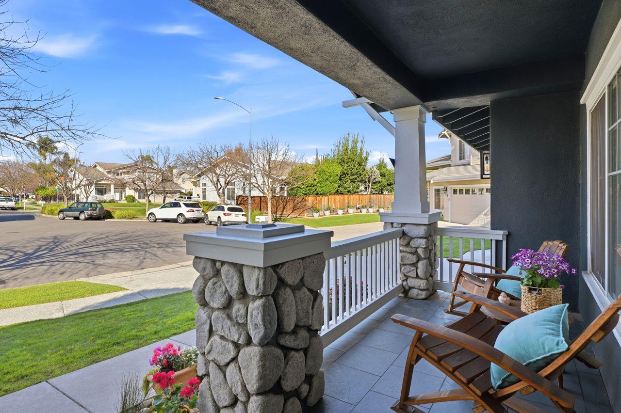 Detail Gallery Image 5 of 45 For 1320 Heritage Way, Gilroy,  CA 95020 - 4 Beds | 3 Baths