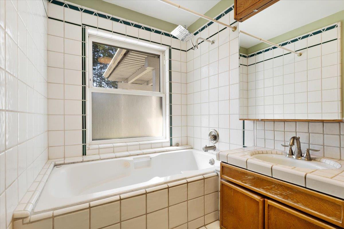 Detail Gallery Image 16 of 41 For 501 Pine Street, Aptos,  CA 95003 - 3 Beds | 3 Baths