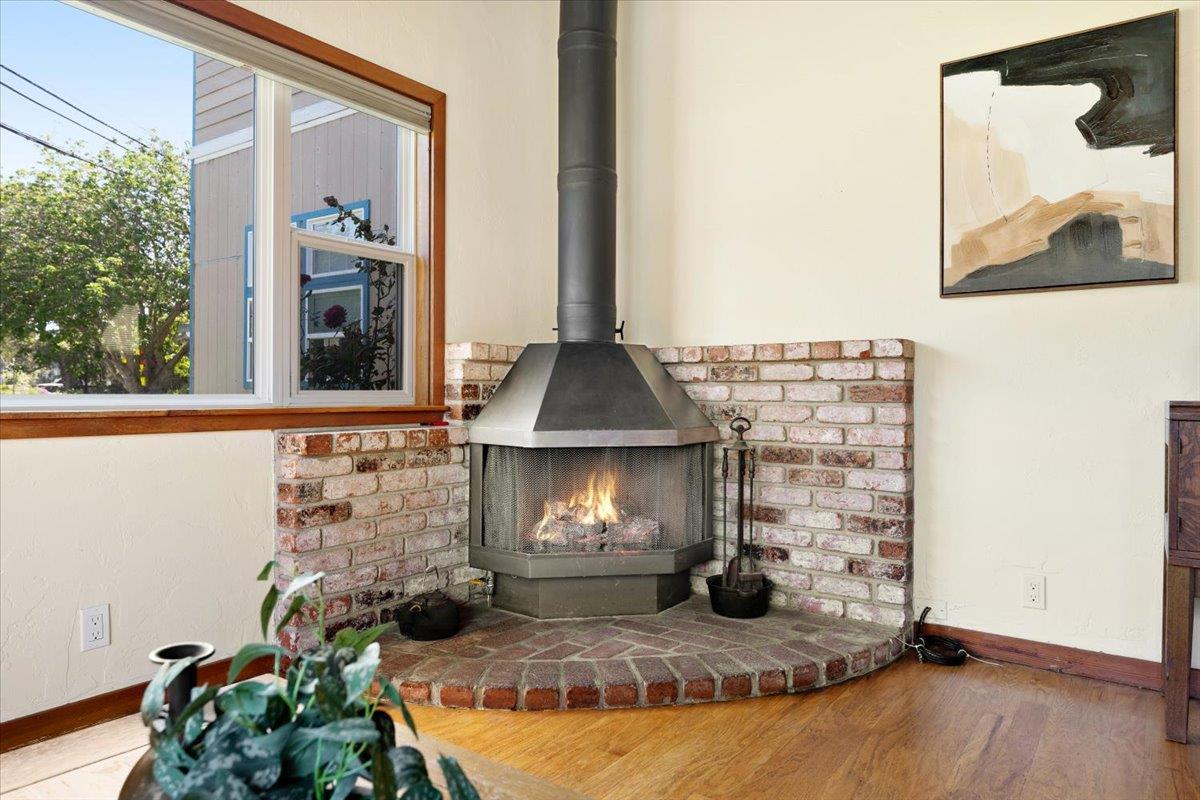 Detail Gallery Image 3 of 41 For 501 Pine Street, Aptos,  CA 95003 - 3 Beds | 3 Baths