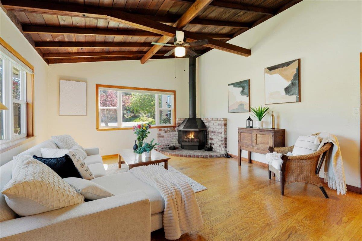 Detail Gallery Image 4 of 41 For 501 Pine Street, Aptos,  CA 95003 - 3 Beds | 3 Baths