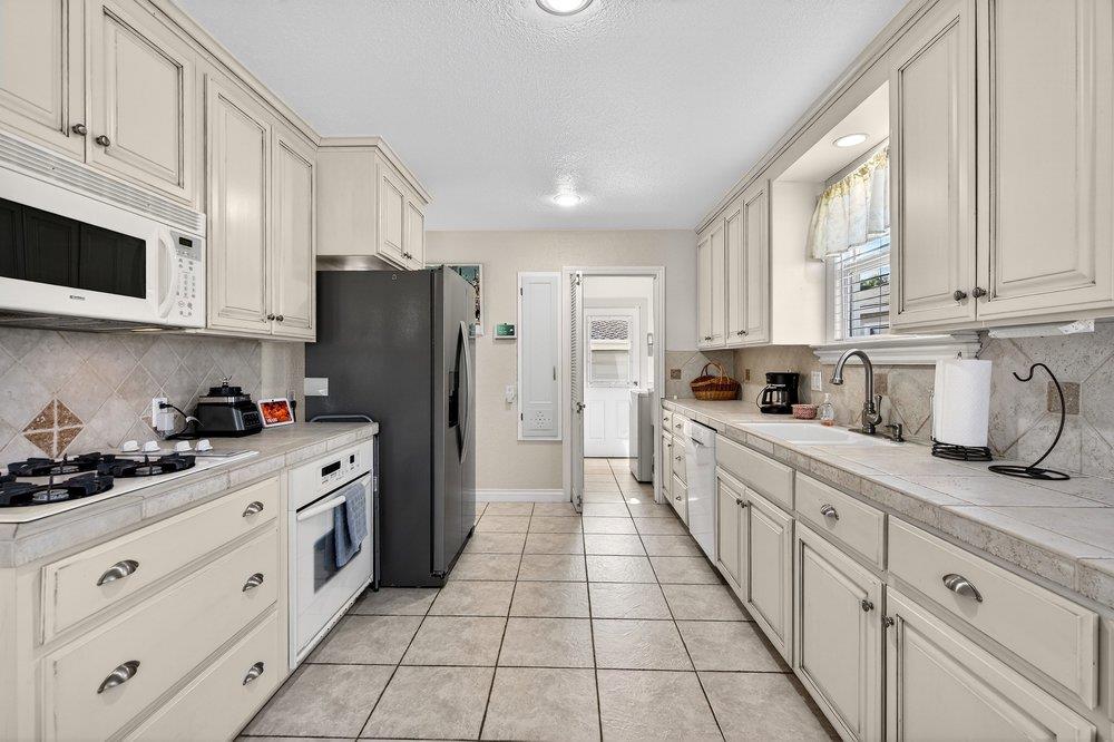 Detail Gallery Image 12 of 38 For 14 San Juan Dr, Salinas,  CA 93901 - 2 Beds | 2 Baths