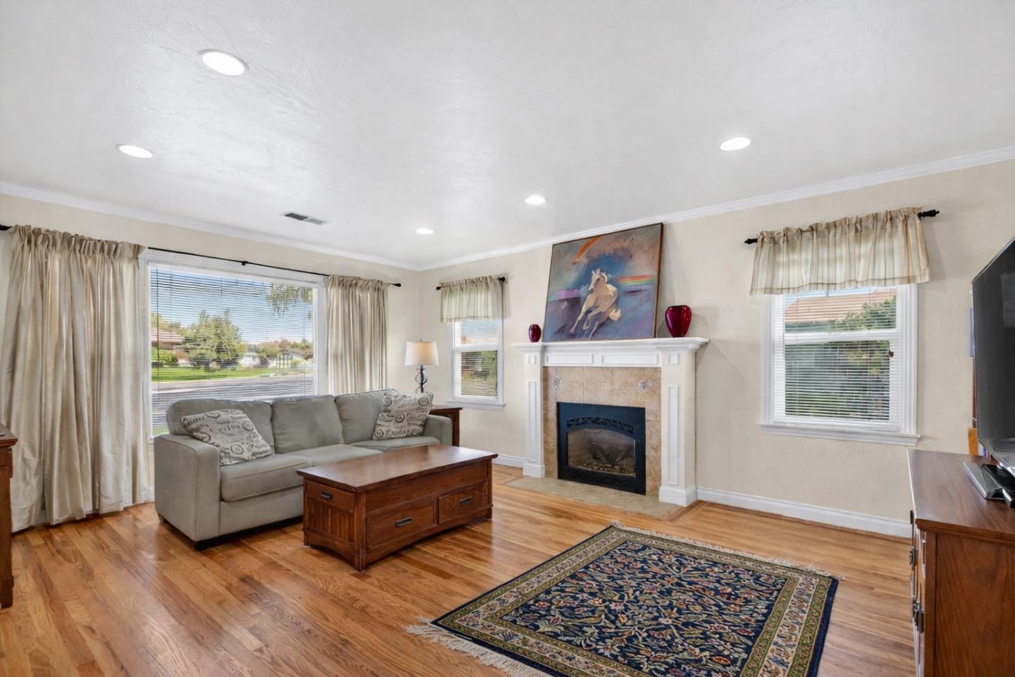 Detail Gallery Image 5 of 38 For 14 San Juan Dr, Salinas,  CA 93901 - 2 Beds | 2 Baths