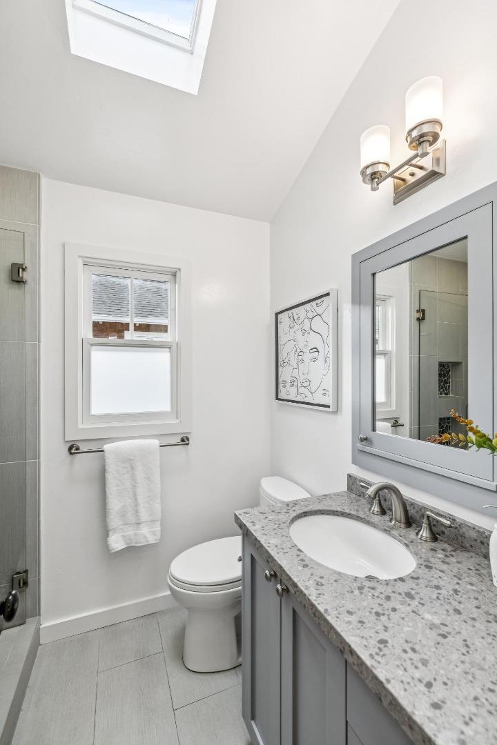 Detail Gallery Image 15 of 18 For 626 Central Ave, Menlo Park,  CA 94025 - 4 Beds | 3 Baths