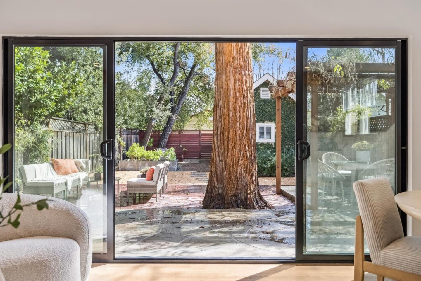 Detail Gallery Image 7 of 18 For 626 Central Ave, Menlo Park,  CA 94025 - 4 Beds | 3 Baths