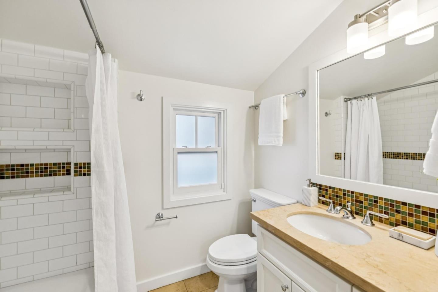 Detail Gallery Image 9 of 18 For 626 Central Ave, Menlo Park,  CA 94025 - 4 Beds | 3 Baths