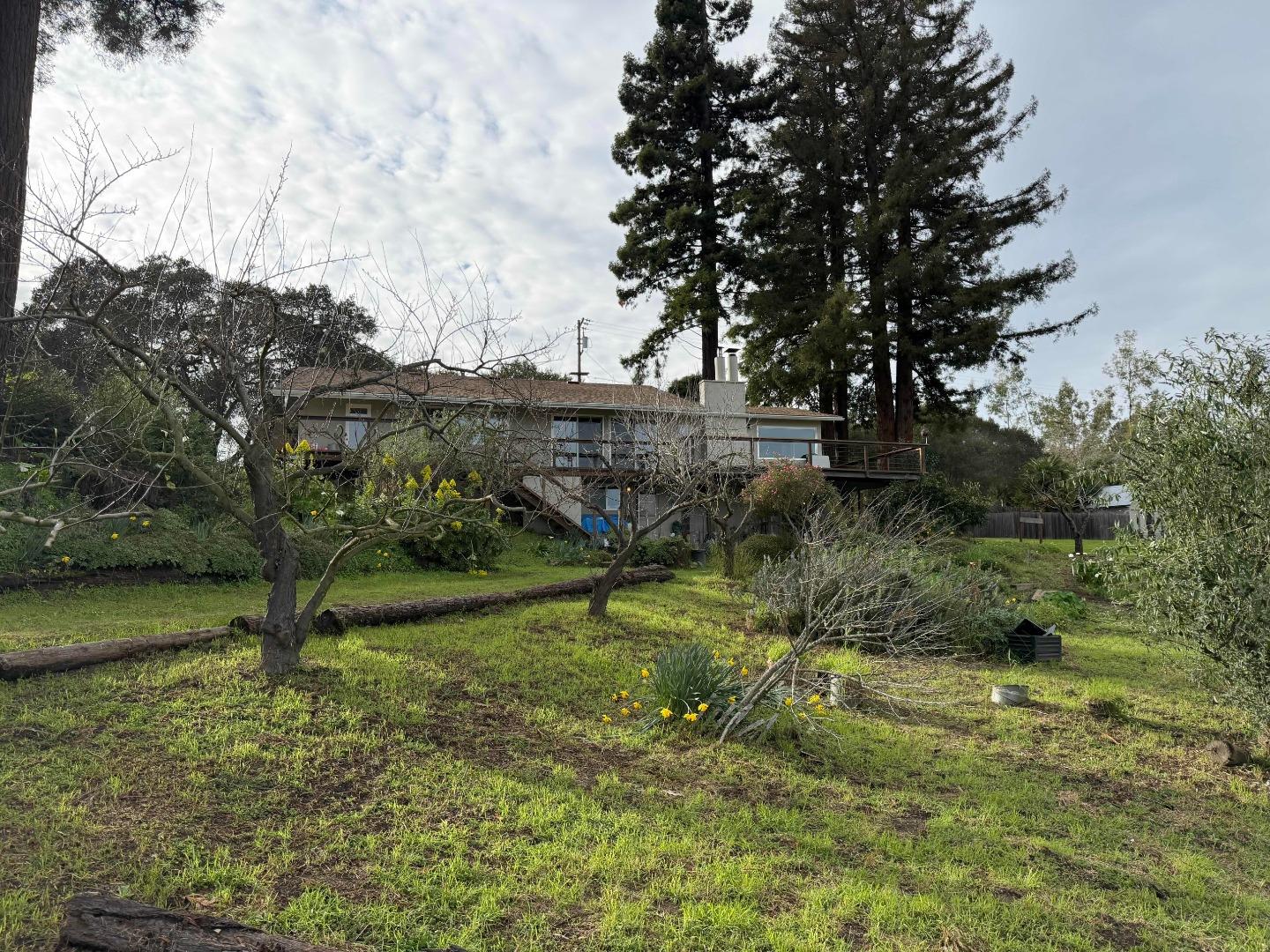 Detail Gallery Image 2 of 2 For 250 Robin Meadow Ln, Watsonville,  CA 95076 - 3 Beds | 3 Baths