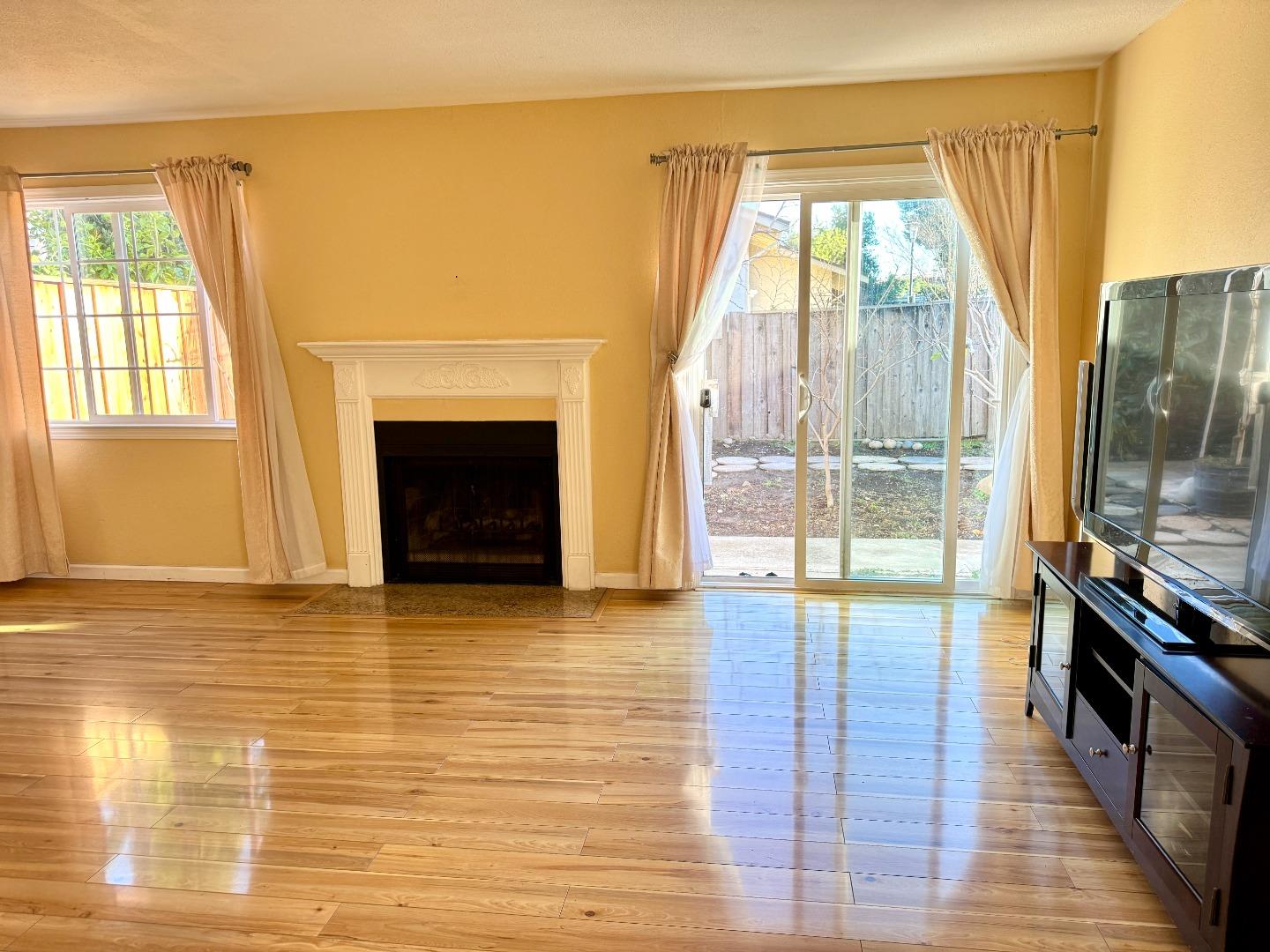 Detail Gallery Image 2 of 17 For 2506 Home Crest Dr, San Jose,  CA 95148 - 3 Beds | 2/1 Baths