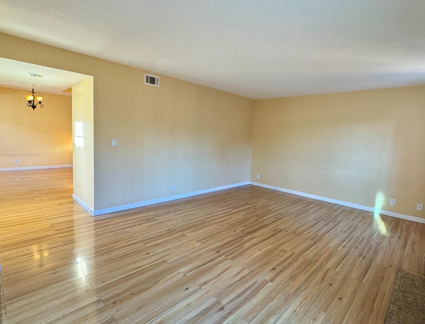 Detail Gallery Image 5 of 17 For 2506 Home Crest Dr, San Jose,  CA 95148 - 3 Beds | 2/1 Baths