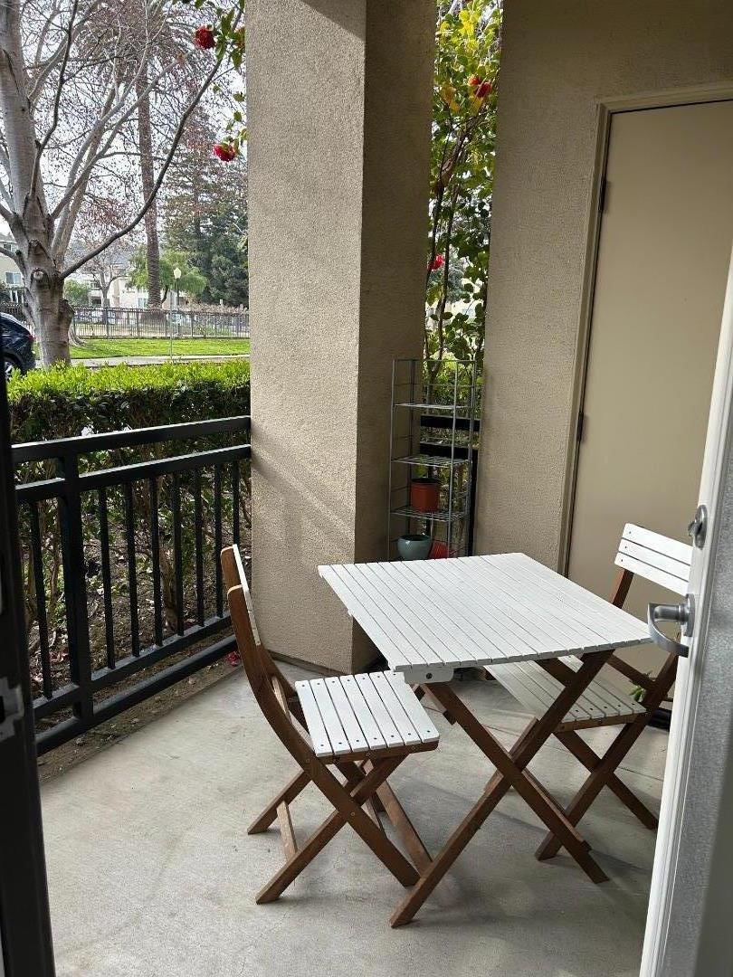 Detail Gallery Image 6 of 13 For 633 Elm St #111,  San Carlos,  CA 94070 - 1 Beds | 1 Baths