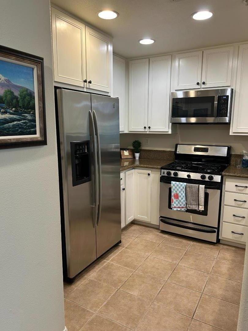 Detail Gallery Image 7 of 13 For 633 Elm St #111,  San Carlos,  CA 94070 - 1 Beds | 1 Baths