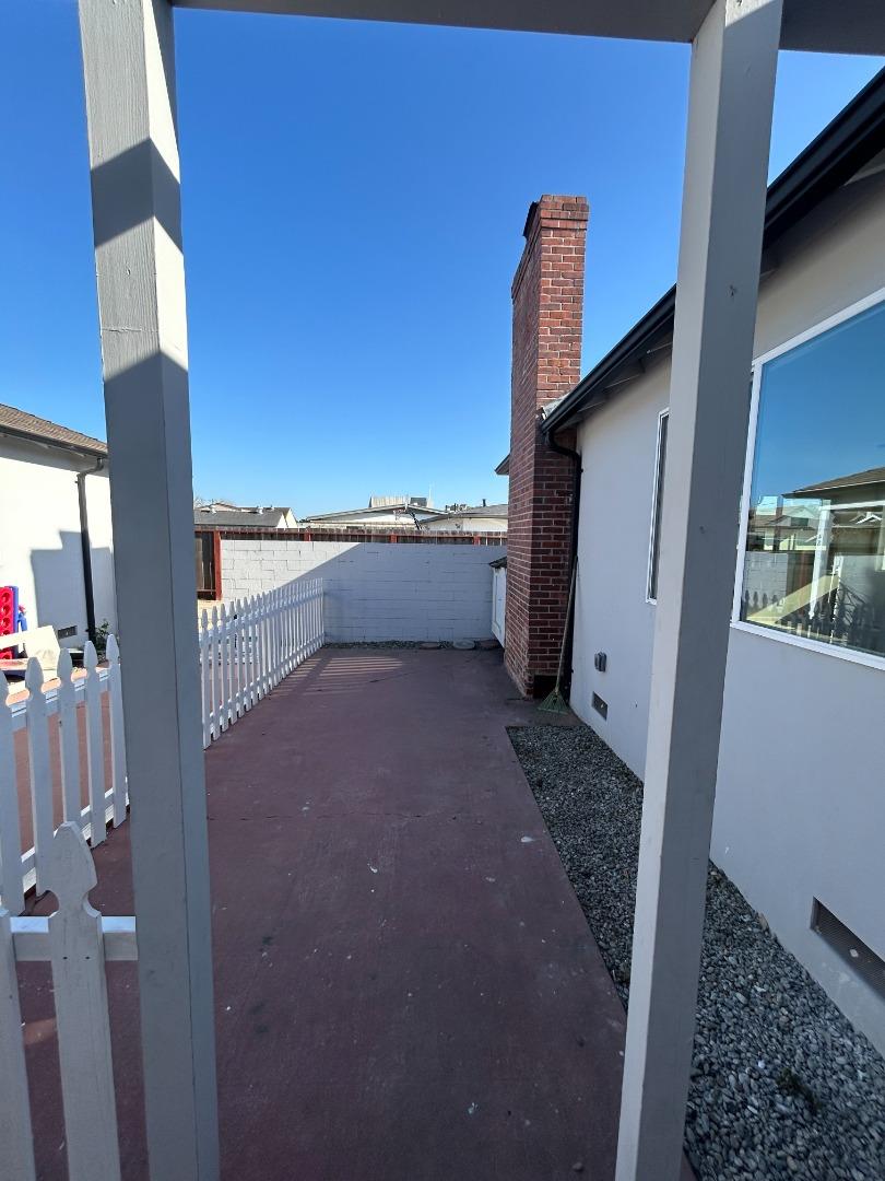 Detail Gallery Image 7 of 8 For Address Not Disclosed, Salinas,  CA 93901 - 2 Beds | 1 Baths