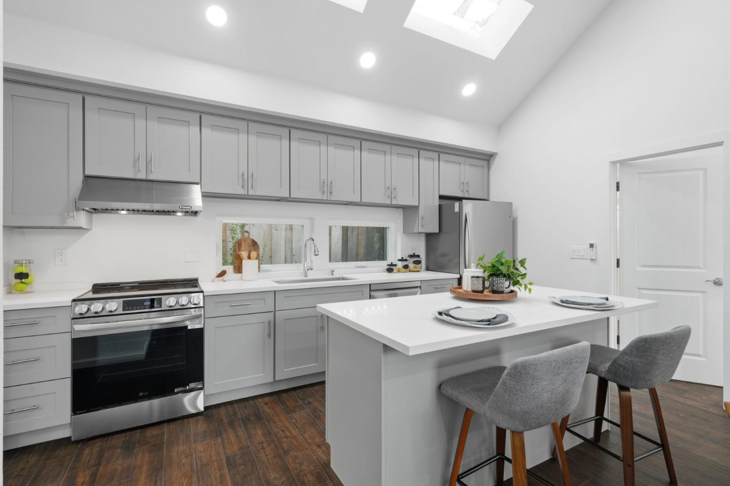 Detail Gallery Image 34 of 55 For 211 Beegum Way, San Jose,  CA 95123 - 6 Beds | 4 Baths