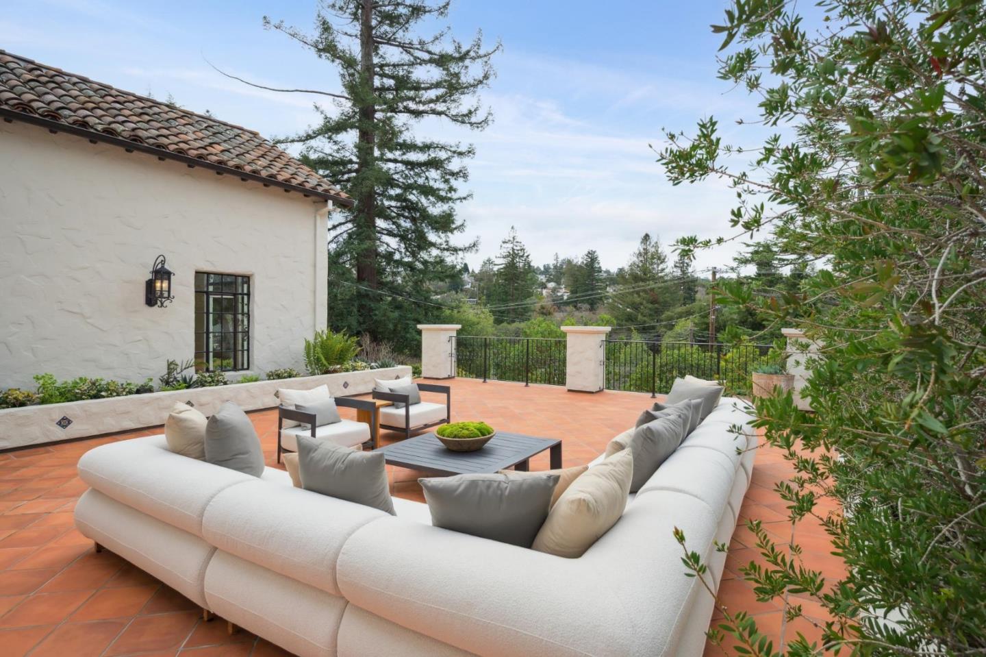 Detail Gallery Image 12 of 99 For 414 Edgewood Rd, San Mateo,  CA 94402 - 4 Beds | 4/1 Baths