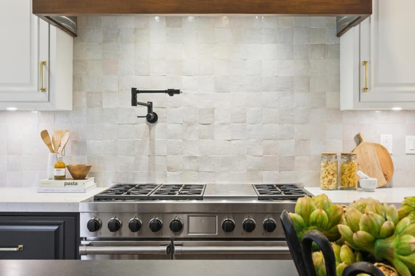 Detail Gallery Image 35 of 99 For 414 Edgewood Rd, San Mateo,  CA 94402 - 4 Beds | 4/1 Baths