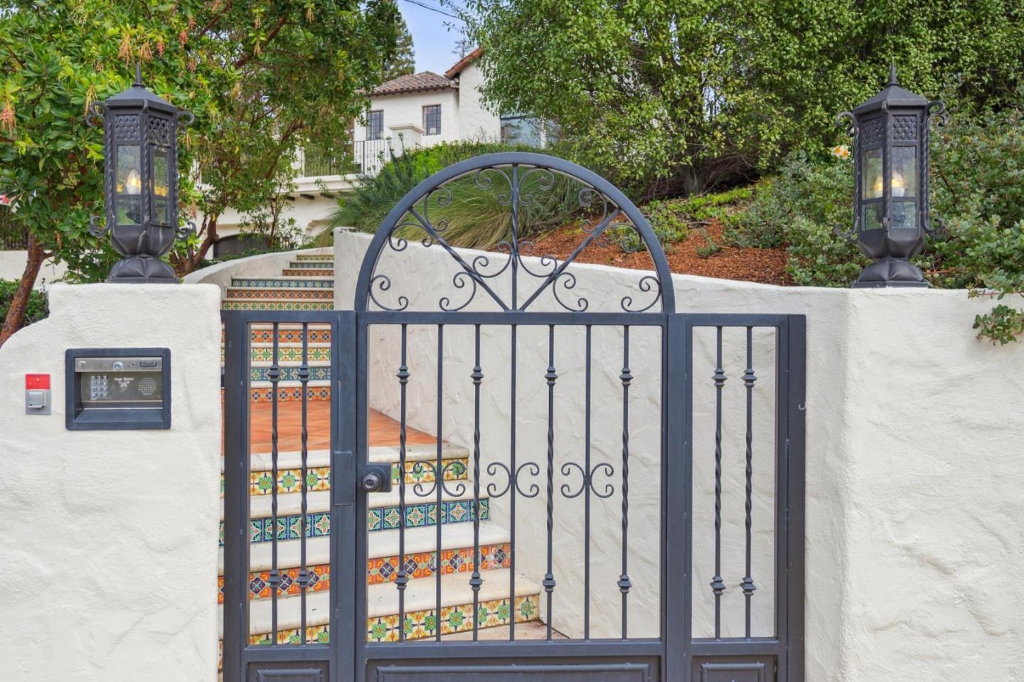 Detail Gallery Image 4 of 99 For 414 Edgewood Rd, San Mateo,  CA 94402 - 4 Beds | 4/1 Baths