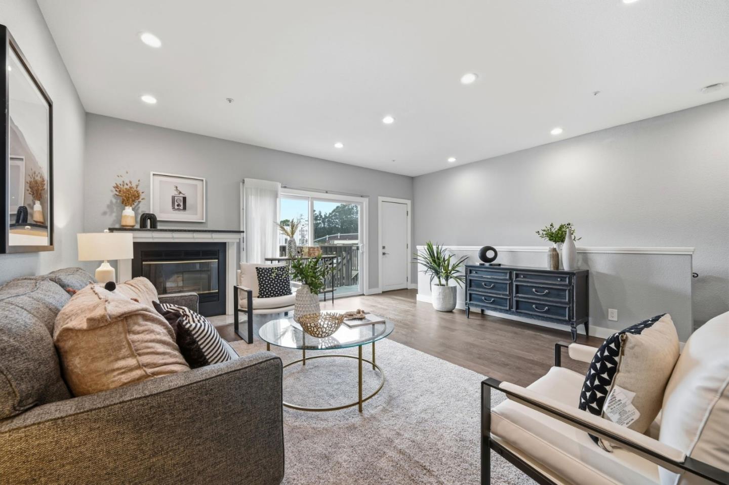 Detail Gallery Image 5 of 32 For 7625 Mission St, Daly City,  CA 94014 - 3 Beds | 2/1 Baths