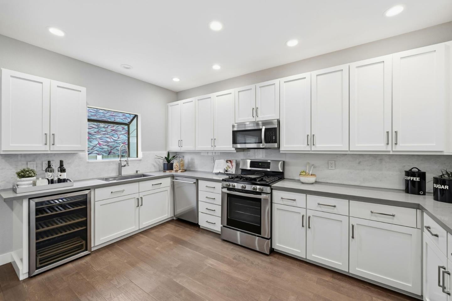 Detail Gallery Image 8 of 32 For 7625 Mission St, Daly City,  CA 94014 - 3 Beds | 2/1 Baths