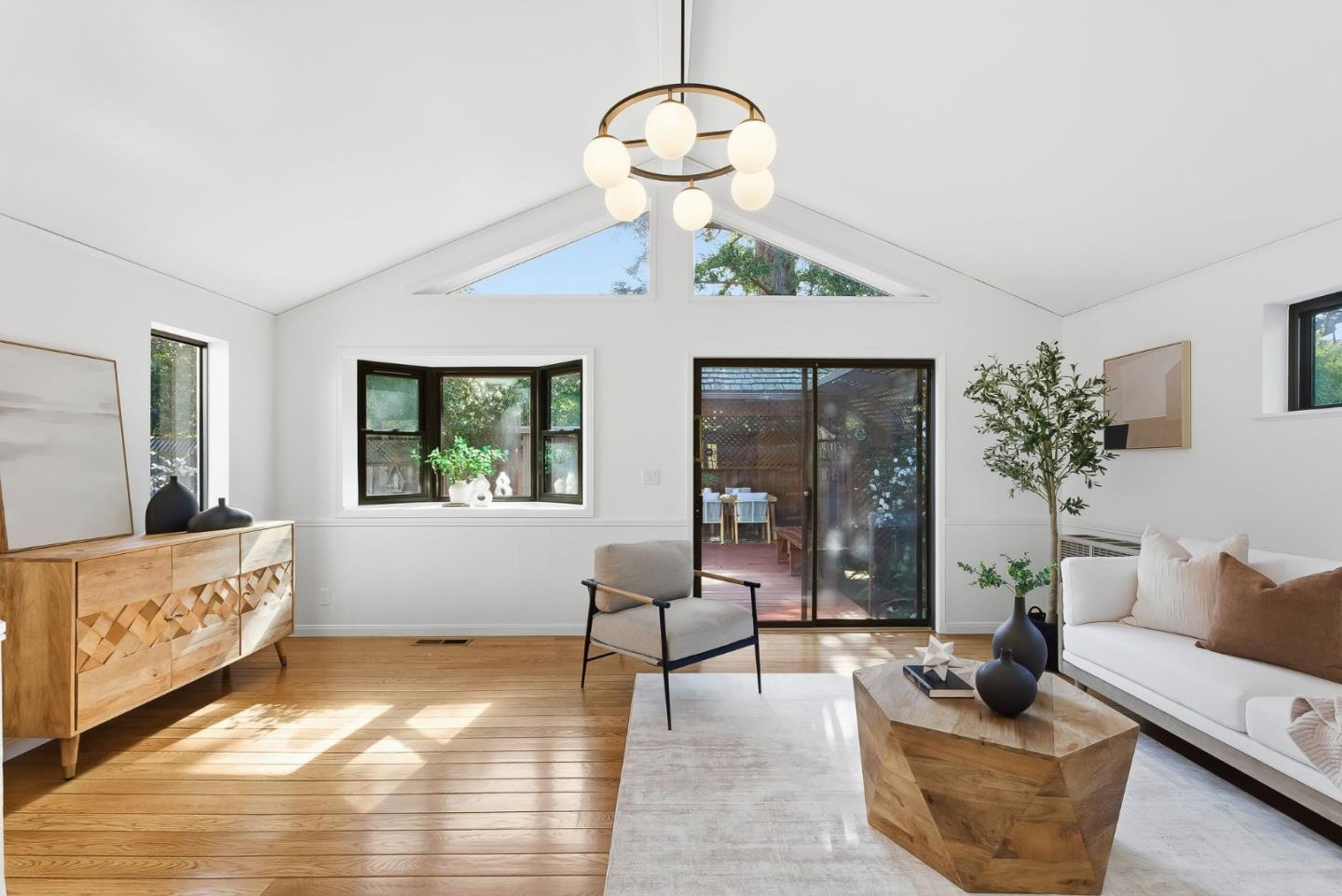 Detail Gallery Image 12 of 37 For 319 30th Ave, San Mateo,  CA 94403 - 4 Beds | 3/1 Baths