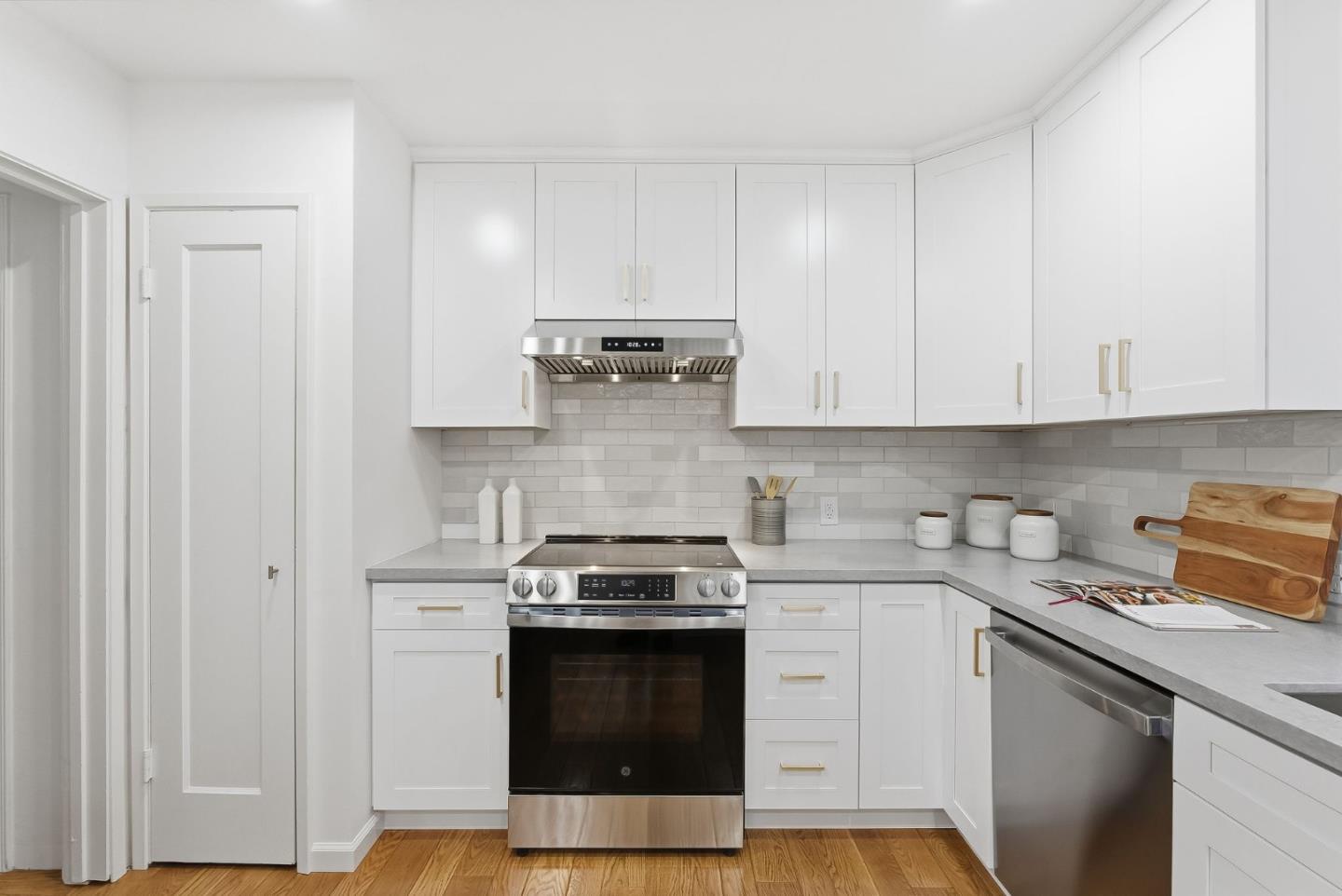 Detail Gallery Image 9 of 37 For 319 30th Ave, San Mateo,  CA 94403 - 4 Beds | 3/1 Baths