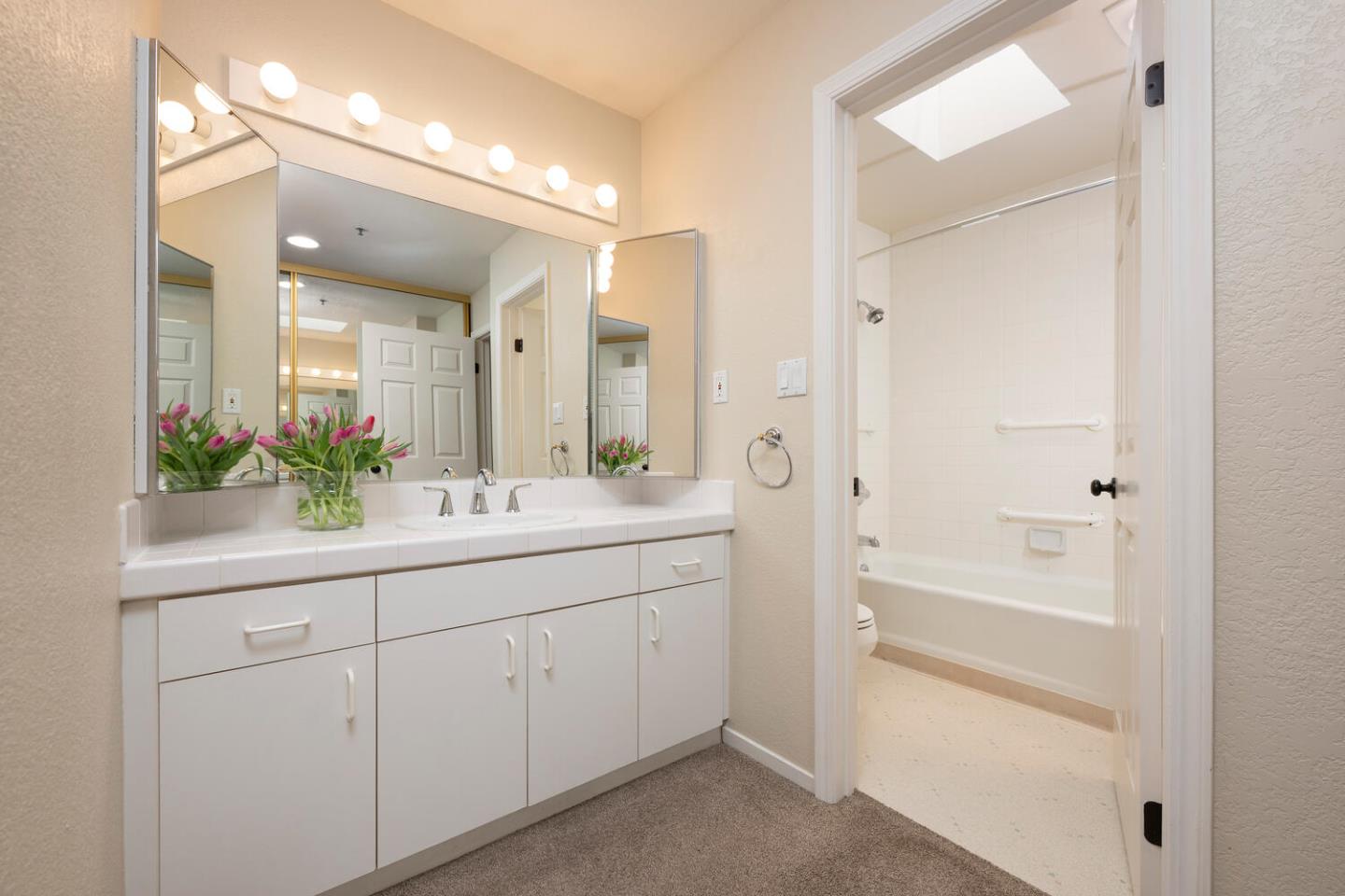 Detail Gallery Image 14 of 18 For 30 Lorton Ave #302,  Burlingame,  CA 94010 - 2 Beds | 2 Baths