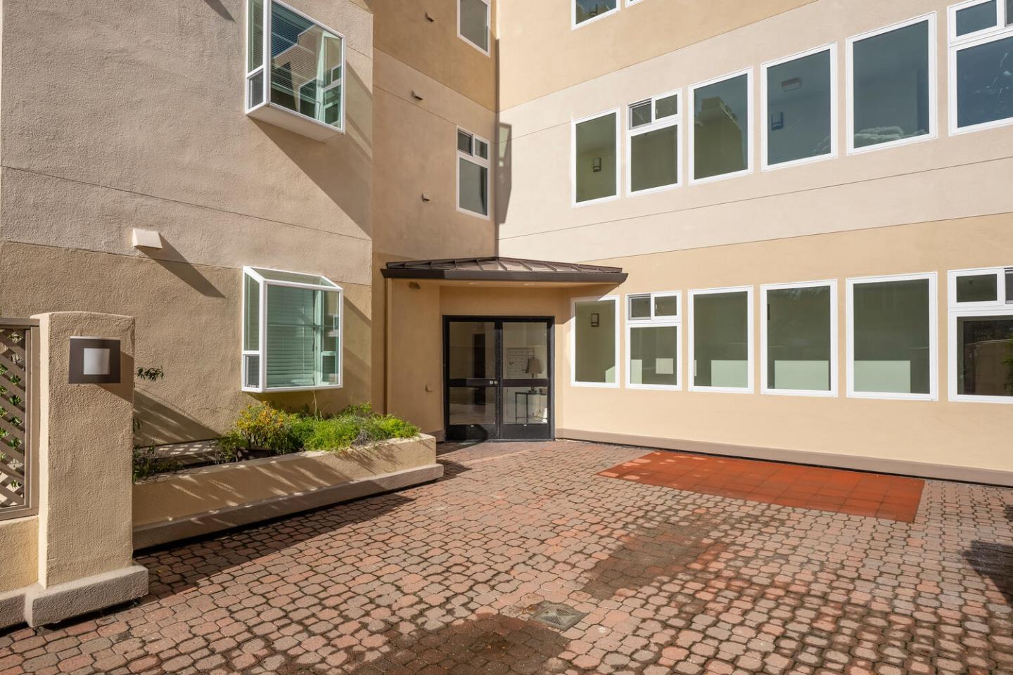 Detail Gallery Image 3 of 18 For 30 Lorton Ave #302,  Burlingame,  CA 94010 - 2 Beds | 2 Baths