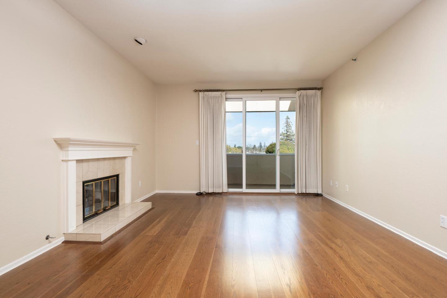 Detail Gallery Image 6 of 18 For 30 Lorton Ave #302,  Burlingame,  CA 94010 - 2 Beds | 2 Baths