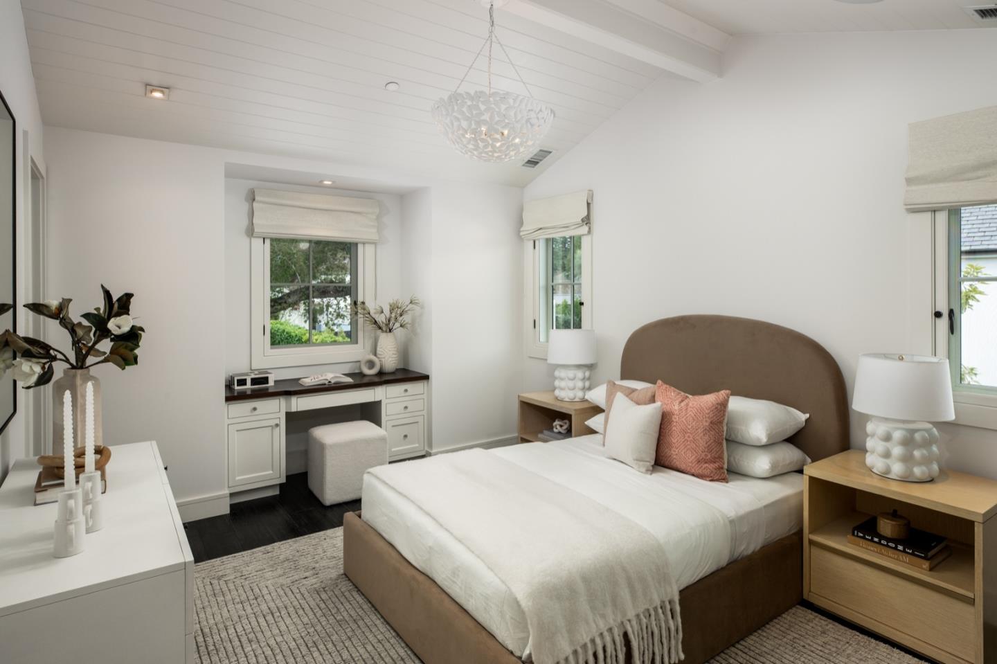 Detail Gallery Image 13 of 20 For 1440 Bay Laurel Dr, Menlo Park,  CA 94025 - 4 Beds | 4 Baths