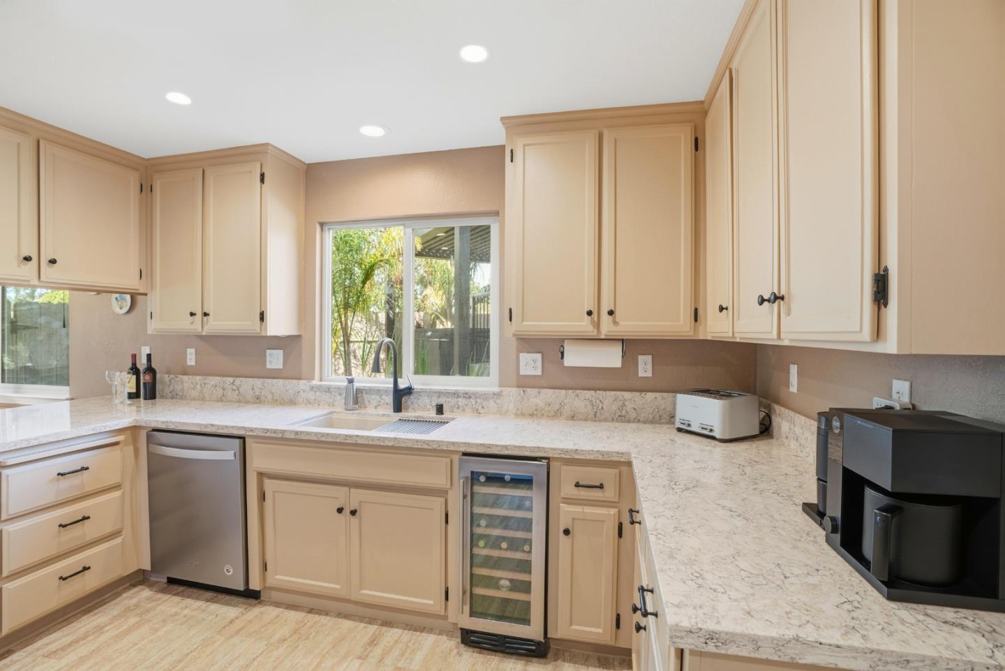 Detail Gallery Image 15 of 43 For 19033 Beatrice Dr, Salinas,  CA 93907 - 3 Beds | 2 Baths