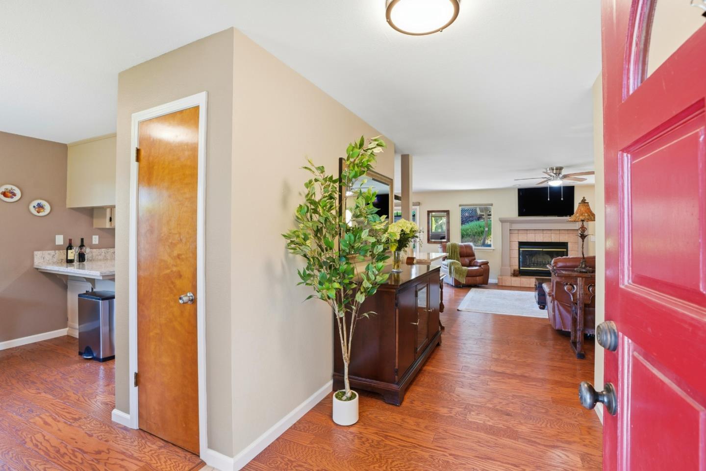 Detail Gallery Image 5 of 43 For 19033 Beatrice Dr, Salinas,  CA 93907 - 3 Beds | 2 Baths