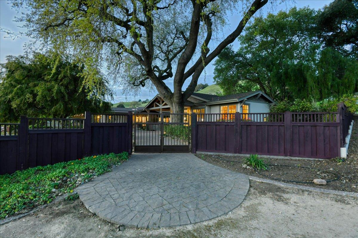 Detail Gallery Image 4 of 60 For 2285 Mcdonald Ln, Morgan Hill,  CA 95037 - 3 Beds | 2/1 Baths