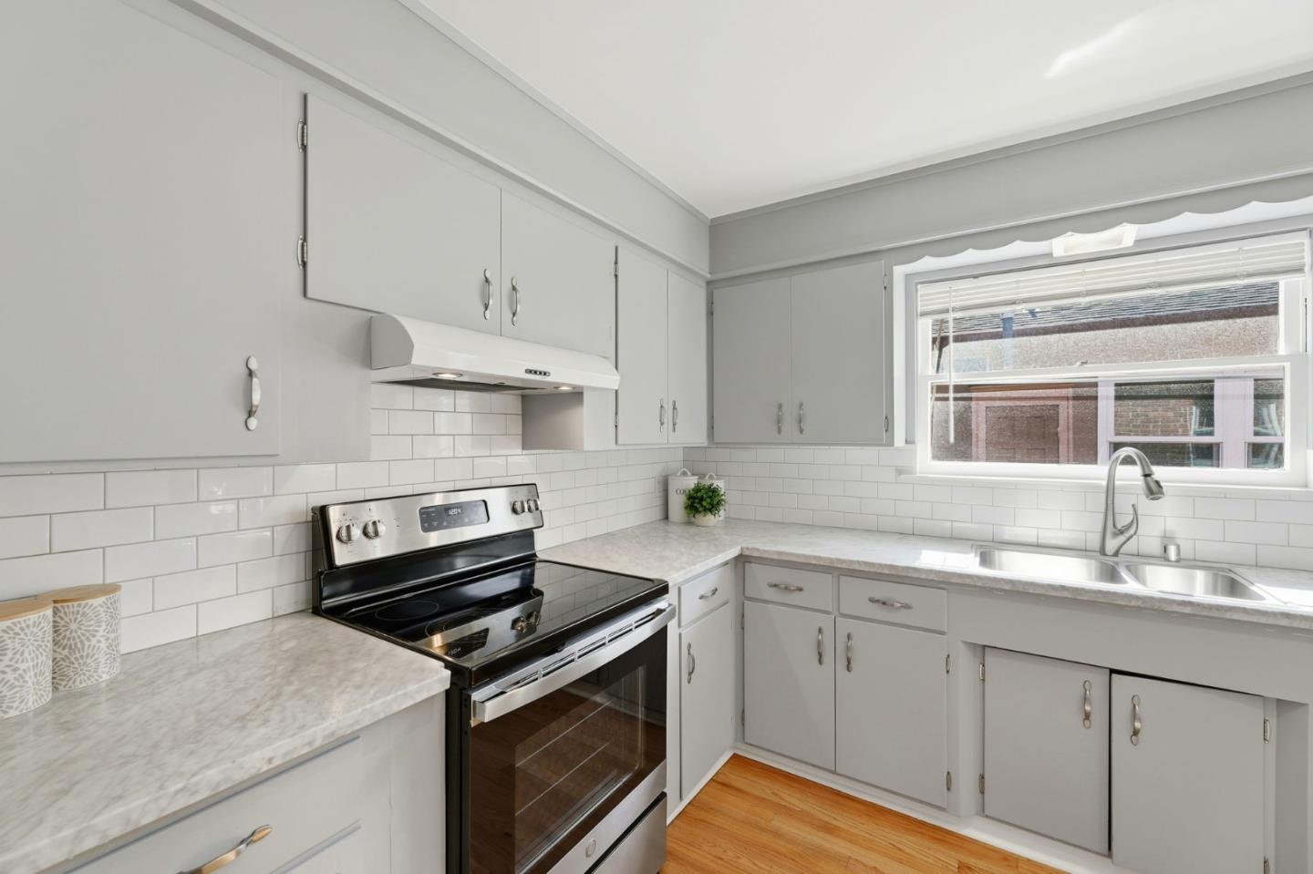 Detail Gallery Image 10 of 47 For 181 Cleaves Ave, San Jose,  CA 95126 - 4 Beds | 3/1 Baths