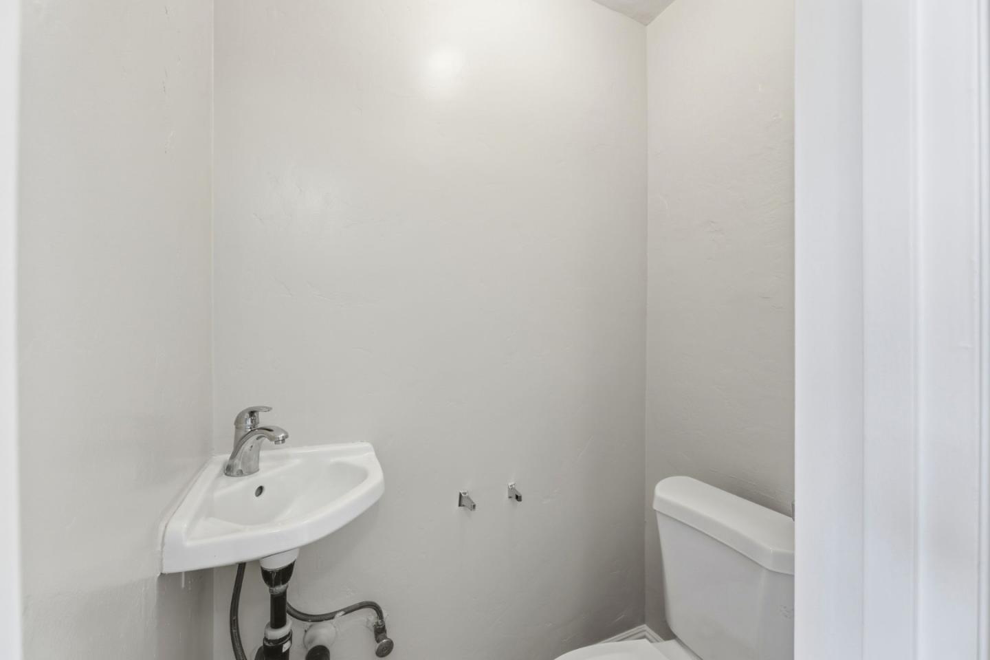 Detail Gallery Image 14 of 47 For 181 Cleaves Ave, San Jose,  CA 95126 - 4 Beds | 3/1 Baths