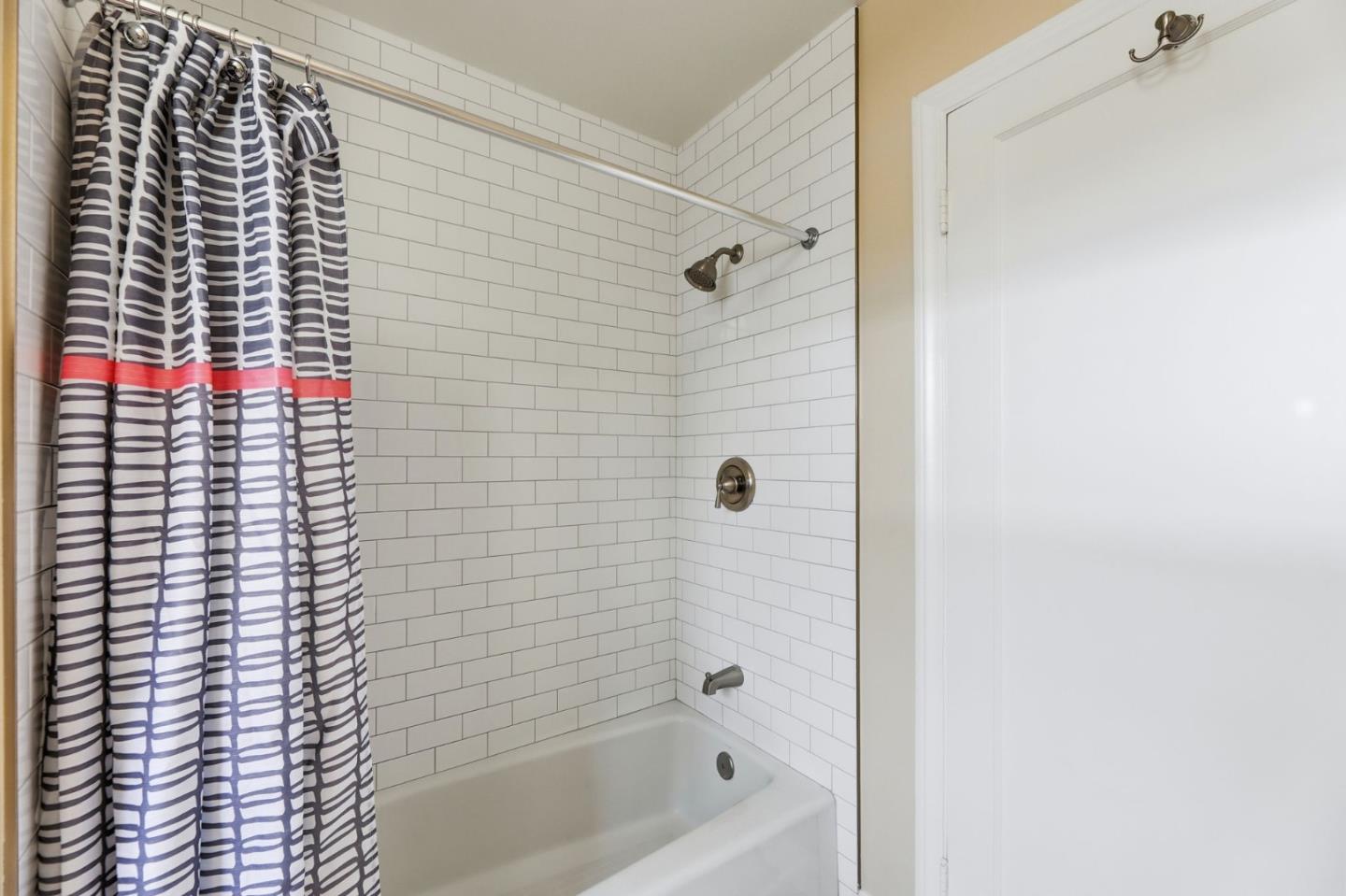 Detail Gallery Image 20 of 47 For 181 Cleaves Ave, San Jose,  CA 95126 - 4 Beds | 3/1 Baths