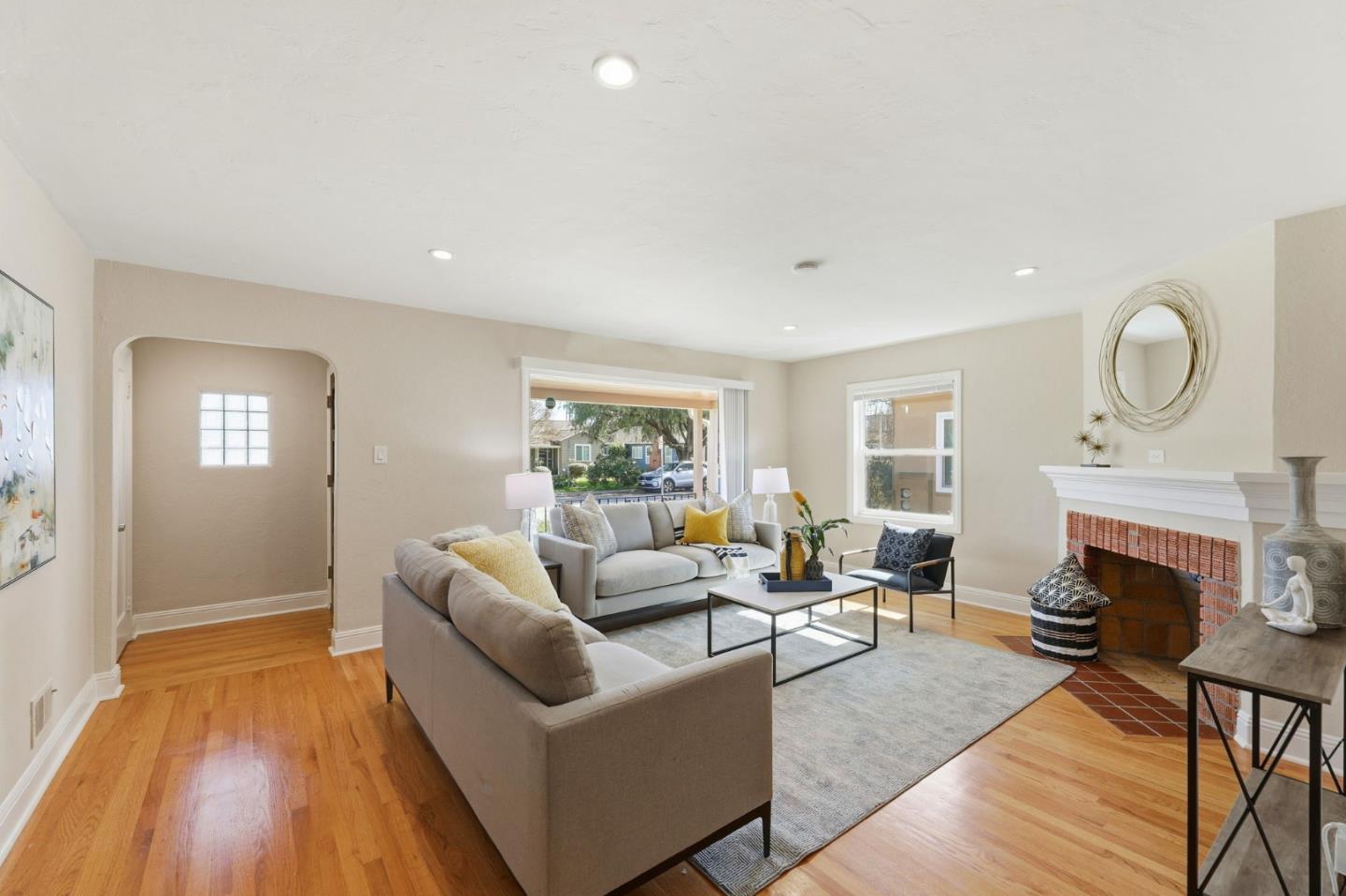 Detail Gallery Image 8 of 47 For 181 Cleaves Ave, San Jose,  CA 95126 - 4 Beds | 3/1 Baths